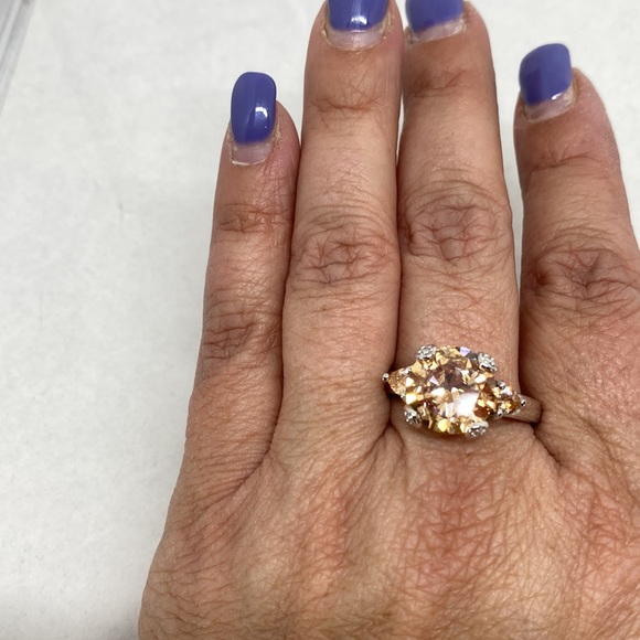 Beautiful sterling ring with light orange color glass stones - Picture 6 of 9